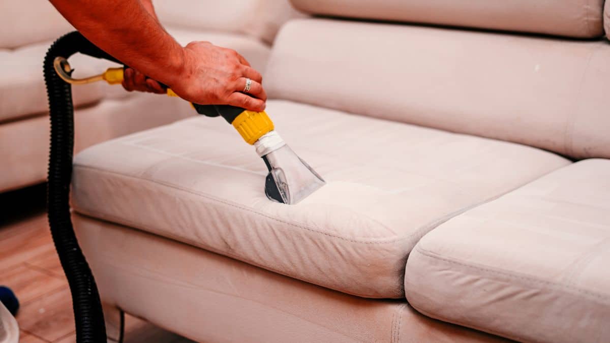 étapes pour nettoyer son canapé avec ARA nettoyage